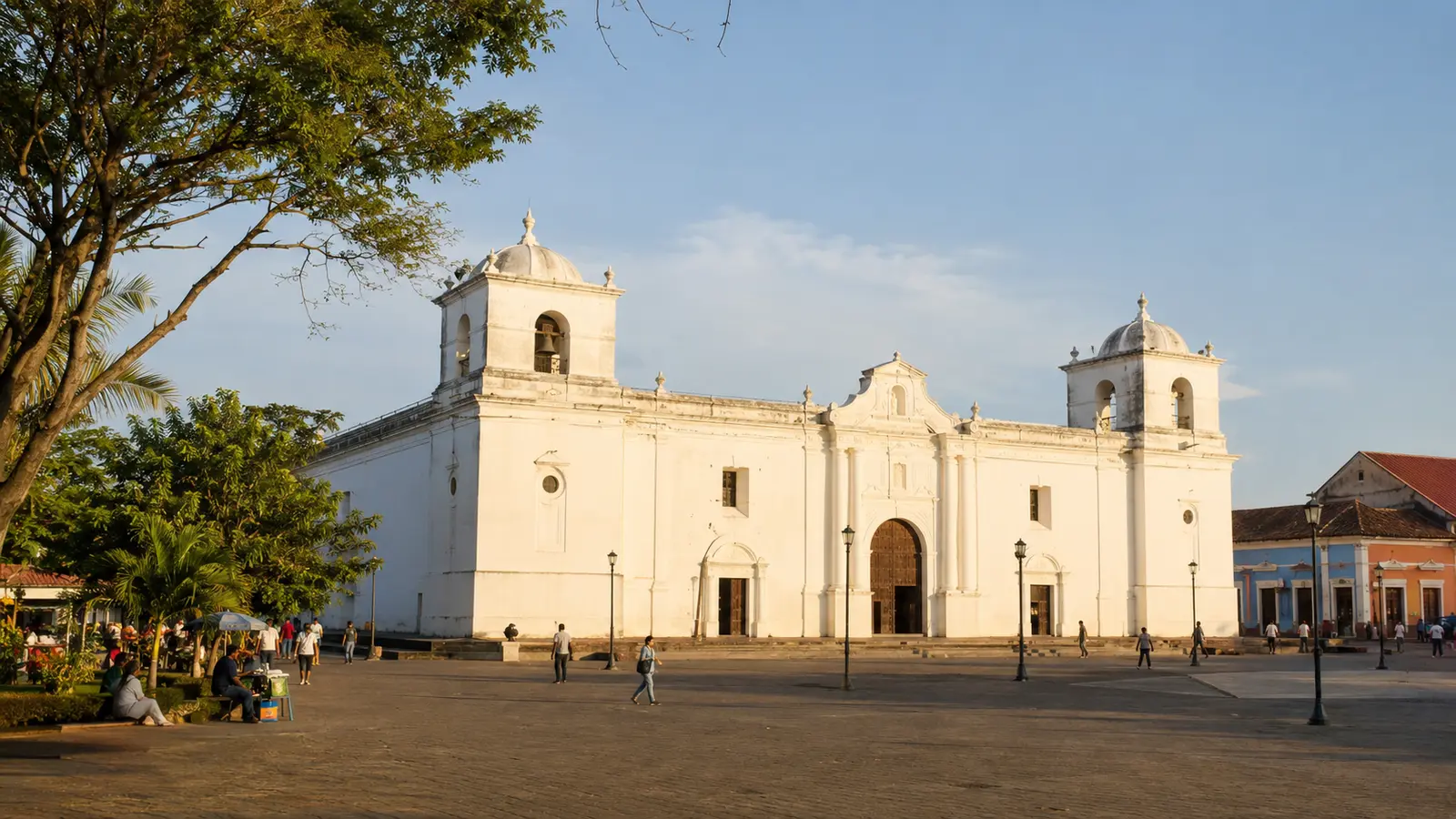 León Cathedral and public square